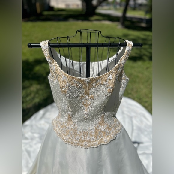 Wedding gown, preloved - Picture 11 of 15